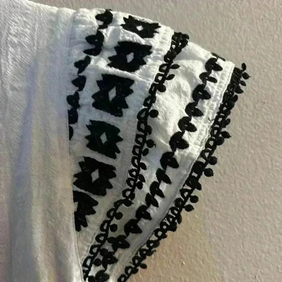 EUC LOFT EMBROIDERED PEPLUM TOP
SIZE: XS - Picture 4 of 5